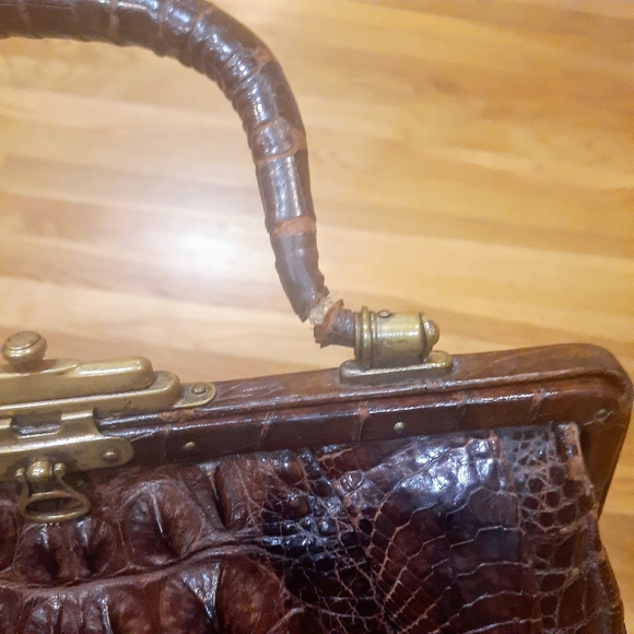 VINTAGE 1990S BROWN ANTIQUE  HORNBACK ALLIGATOR PURSE WITH PAWS OS - Picture 6 of 10